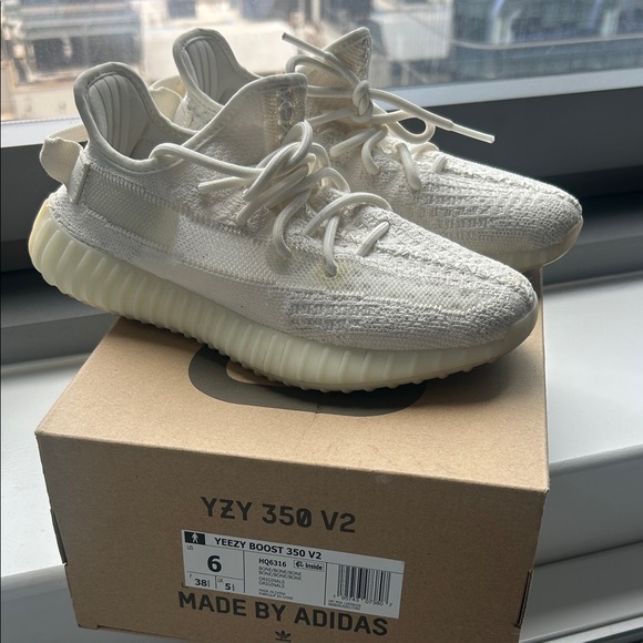 Adidas Yeezy Boost 350 V2 Kids Sneakers - Off White - Picture 1 of 3